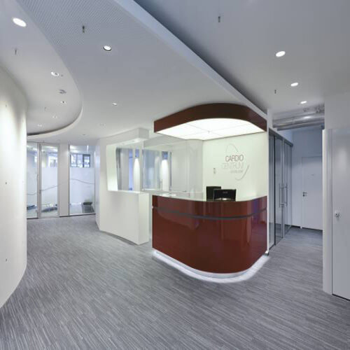 Thi công đá nhân tạo solid surface làm quầy lễ tân tại bệnh viện 