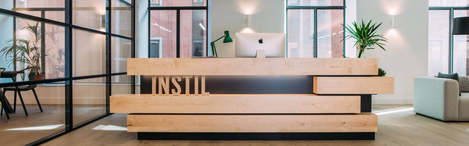 Quầy lễ tân bằng đá nhân tạo Solid Surface