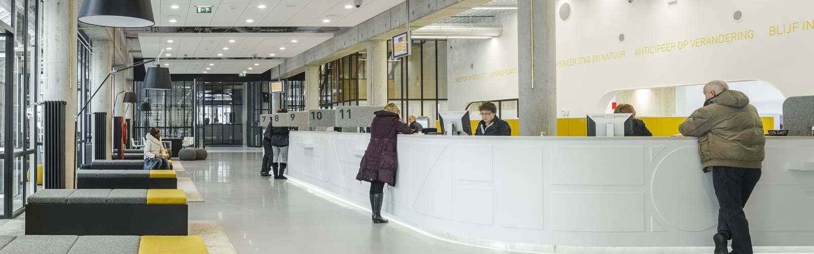 Quầy lễ tân bằng đá nhân tạo Solid Surface