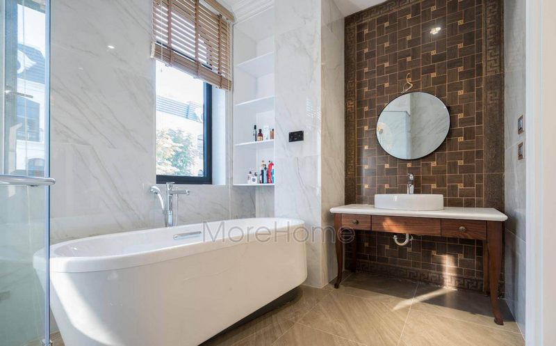 Gương trang trí đơn giản cho nhà tắm đẹp là một phần không thể thiếu để tạo nên vẻ đẹp cho phòng tắm.