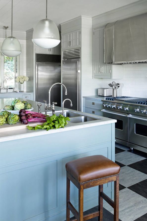 Ý tưởng kết hợp các gam màu tủ bếp và mặt đá bếp trắng độc đáo