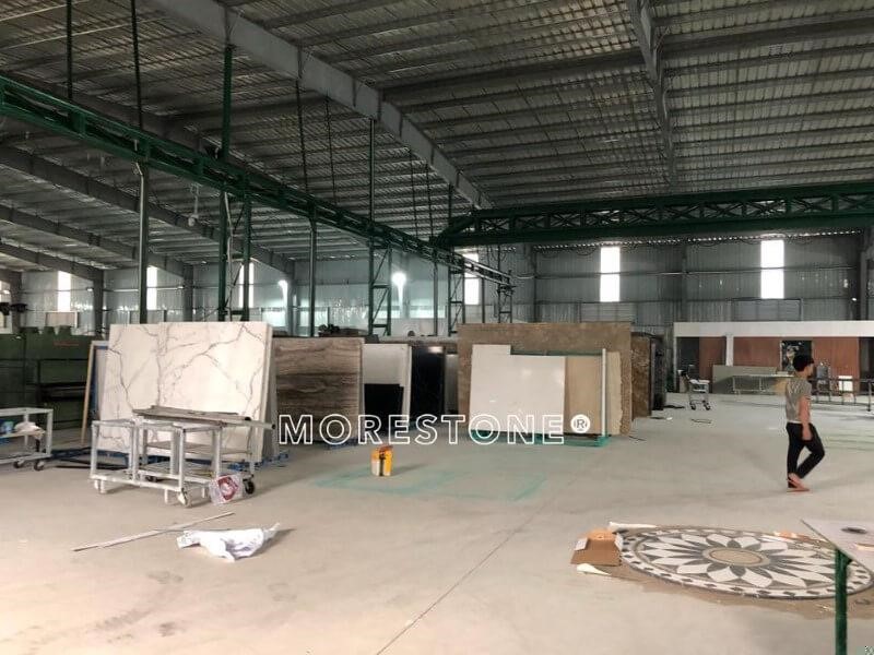 đá nhân tạo là gì