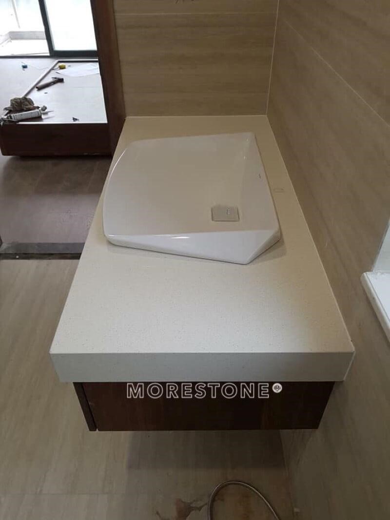 đá nhân tạo là gì