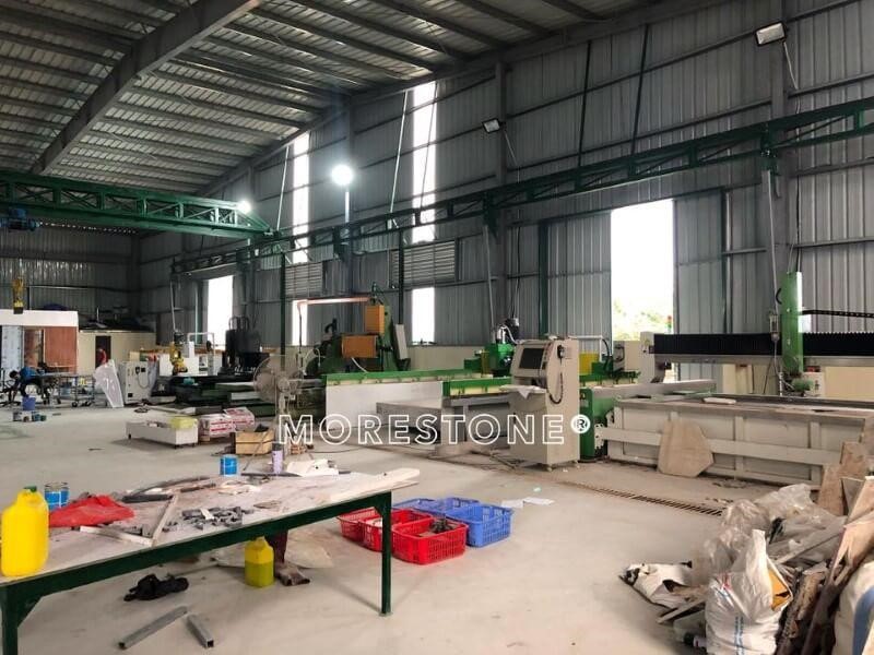 tường bếp nên ốp đá gi