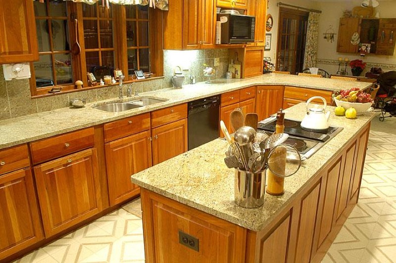 tường bếp nên làm đá gì