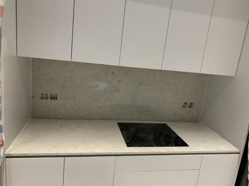 tường bếp nên làm đá gì