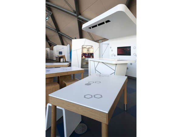 Bàn ăn mặt đá nhân tạo Solid Surface