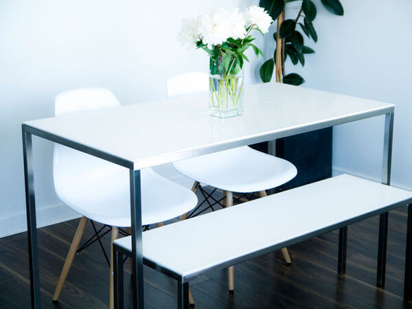 Bàn ăn mặt đá nhân tạo Solid Surface