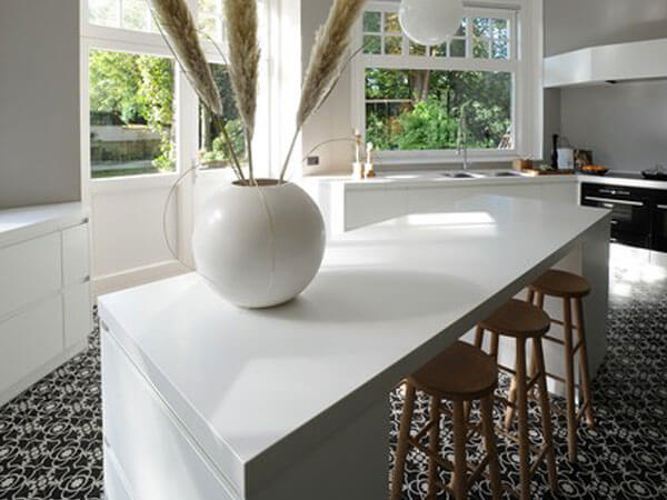 Bàn ăn mặt đá nhân tạo Solid Surface