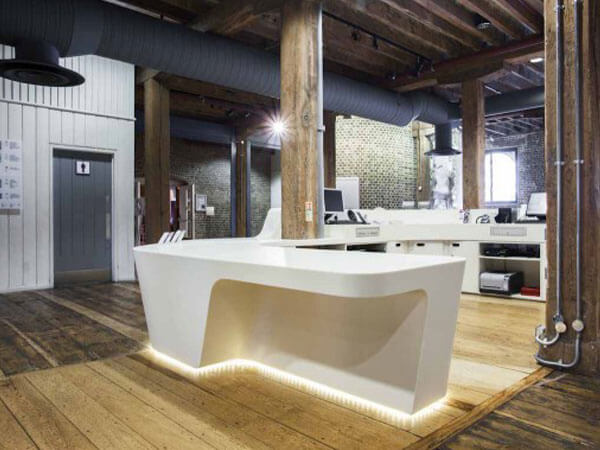 Quầy lễ tân bằng đá nhân tạo Solid Surface