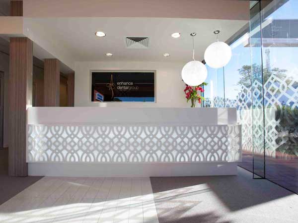 Quầy lễ tân bằng đá nhân tạo Solid Surface