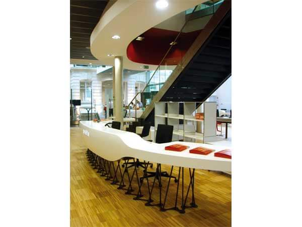 Quầy lễ tân bằng đá nhân tạo Solid Surface