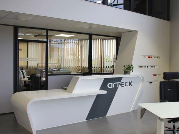 Quầy lễ tân bằng đá nhân tạo Solid Surface